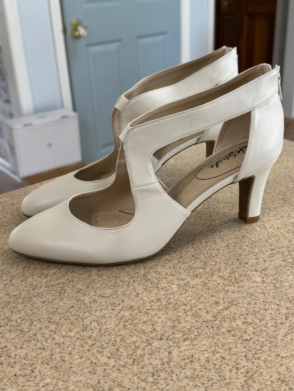 LifeStride Giovanna Cream Ivory Comfort Pumps Heels Shoes 11 wide New